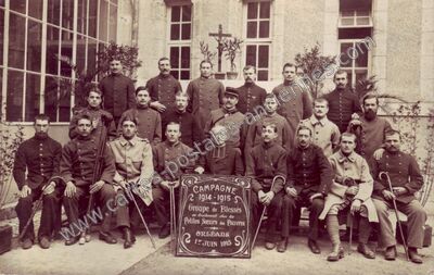 Carte postale ancienne Campagne 1914-1915, Groupe de Blessés en traitement chez les Petites Sœurs des Pauvres — Orléans (Loiret)