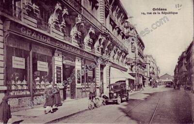 Carte postale ancienne Grande Pharmacie Centrale — Orléans (Loiret)