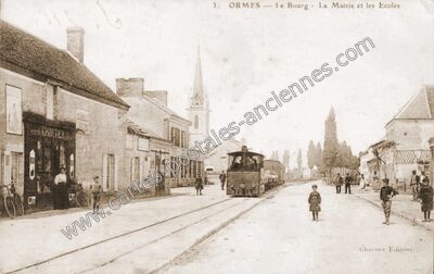 Carte postale ancienne Le Bourg - La Mairie et les Ecoles — Ormes (Loiret)