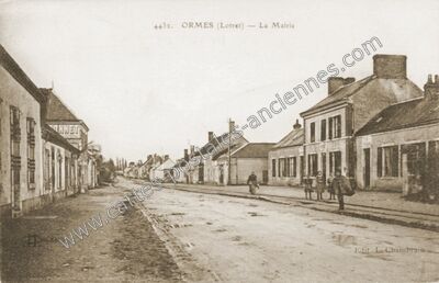Carte postale ancienne La Mairie — Ormes (Loiret)