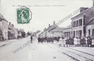 Carte postale ancienne La Mairie et les Ecoles - Route d'Orléans — Ormes (Loiret)