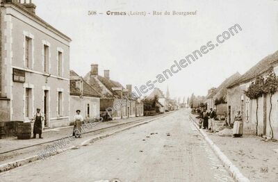 Carte postale ancienne Rue du Bourgneuf — Ormes (Loiret)