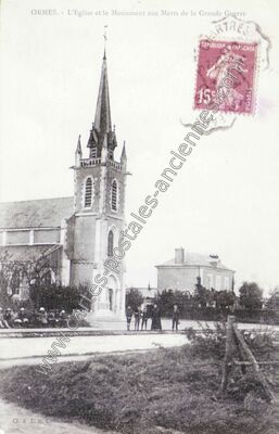 Carte postale ancienne L'Eglise et le Monument aux Morts de la Grande Guerre — Ormes (Loiret)