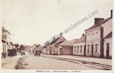 Carte postale ancienne Route d'Orléans - La Mairie — Ormes (Loiret)