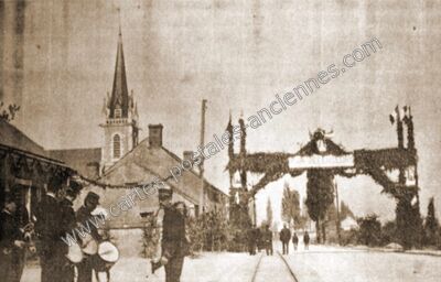 Carte postale ancienne Les Défenseurs — Ormes (Loiret)