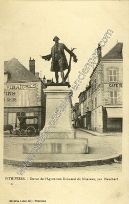 Carte postale ancienne Statue de l'Agronome Duhamel du Monceau, par Blanchard — Pithiviers (Loiret)