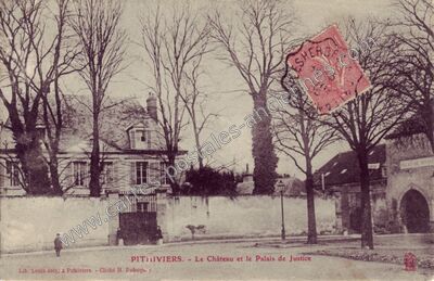 Carte postale ancienne Le Château et le Palais de Justice — Pithiviers (Loiret)