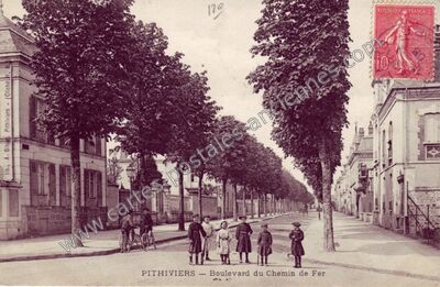 Carte postale ancienne Boulevard du Chemin de Fer — Pithiviers (Loiret)