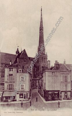 Carte postale ancienne Rue de l'Église - Le Clocher — Pithiviers (Loiret)