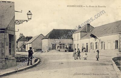 Carte postale ancienne La Route de Neuville — Rebréchien (Loiret)