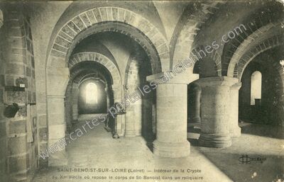 Carte postale ancienne Intérieur de la Crypte du XIe siècle où repose le corps de St-Benoist dans un reliquaire — Saint-Benoît-sur-Loire (Loiret)