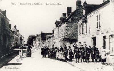 Carte postale ancienne La Grande Rue — Saint-Péravy-la-Colombe (Loiret)