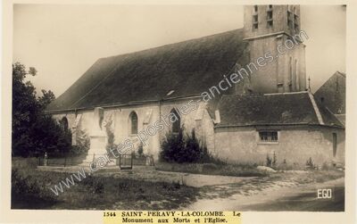 Carte postale ancienne Le Monument aux Morts et l'Eglise — Saint-Péravy-la-Colombe (Loiret)