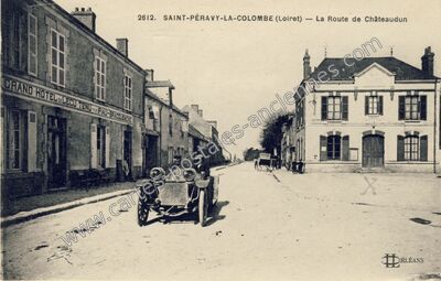 Carte postale ancienne La Route de Châteaudun — Saint-Péravy-la-Colombe (Loiret)