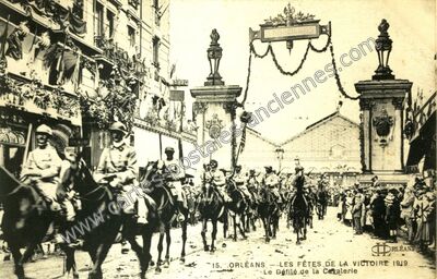 Carte postale ancienne Les Fêtes de la Victoire 1919 - Le Défilé de la Cavalerie — Orléans (Loiret)