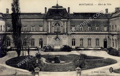 Carte postale ancienne Hôtel de Ville — Montargis (Loiret)