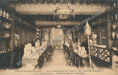 Carte postale ancienne La Confiserie de Luxe "Au Duc de Praslin". Vue intérieure. - Maison de la Prasline — Montargis (Loiret)