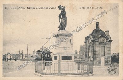 Carte postale ancienne Statue de Jeanne d'Arc. Pont sur la Loire — Orléans (Loiret)