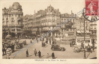 Carte postale ancienne La Place du Martroi — Orléans (Loiret)