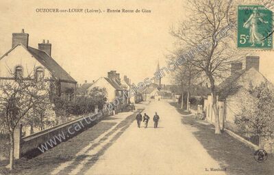 Carte postale ancienne Entrée Route de Gien — Ouzouer-sur-Loire (Loiret)