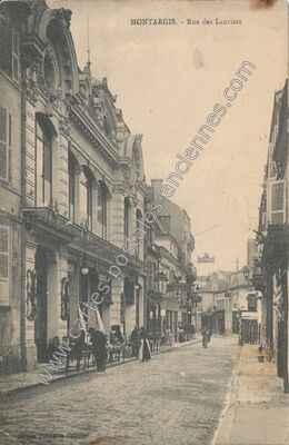 Carte postale ancienne Rue des Lauriers — Montargis (Loiret)