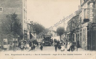 Carte postale ancienne Rue de Sartrouville - Angle de la Rue Général-Delambre — Argenteuil (Val-d'Oise)