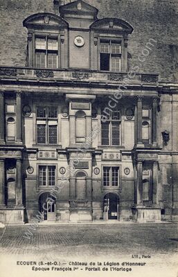 Carte postale ancienne Château de la Légion d'Honneur Époque François 1er - Portail de l'Horloge — Écouen (Val-d'Oise)