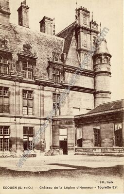 Carte postale ancienne Château de la Légion d'Honneur - Tourelle Est — Écouen (Val-d'Oise)