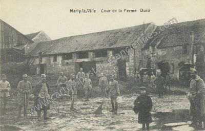 Carte postale ancienne Cour de la Ferme Duru — Marly-la-Ville (Val-d'Oise)
