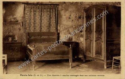 Carte postale ancienne Une chambre à coucher aménagée dans une ancienne caverne — Haute-Isle (Val-d'Oise)