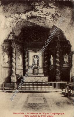 Carte postale ancienne Le R uevo étable de l'Église Troglodytique — Haute-Isle (Val-d'Oise)