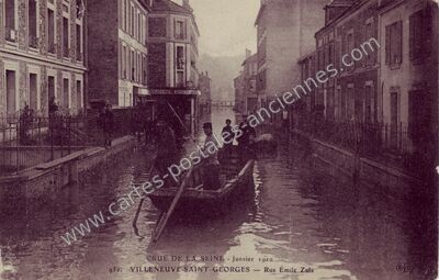 Carte postale ancienne Crue de la Seine - Janvier 1910 - Rue Émile Zola — Villeneuve-Saint-Georges (Val-de-Marne)