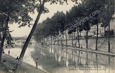 Carte postale ancienne Le Canal et les quais près du Pont du Chemin de fer — Charenton-le-Pont (Val-de-Marne)