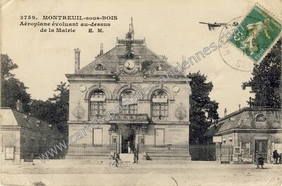 Carte postale ancienne Aéroplane évoluant au-dessus de la Mairie — Montreuil (Seine-Saint-Denis)