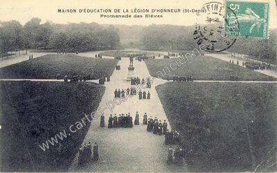 Carte postale ancienne Maison d'Éducation de la Légion d'Honneur, Promenade des Élèves — Saint-Denis (Seine-Saint-Denis)