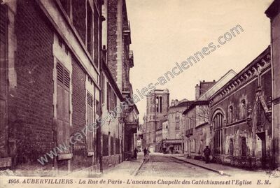 Carte postale ancienne La Rue de Paris - L'ancienne Chapelle des Catéchismes et l'Eglise — Aubervilliers (Seine-Saint-Denis)