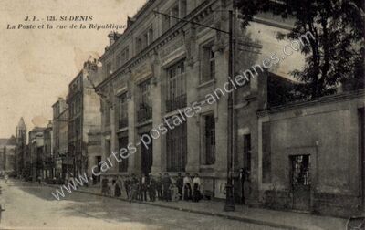 Carte postale ancienne La Poste et la rue de la République — Saint-Denis (Seine-Saint-Denis)