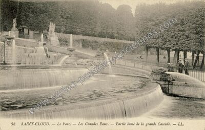 Carte postale ancienne Le Parc. — Les Grandes Eaux. — Partie basse de la grande Cascade — Saint-Cloud (Hauts-de-Seine)
