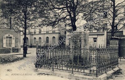 Carte postale ancienne Statue de Condorcet — Bourg-la-Reine (Hauts-de-Seine)
