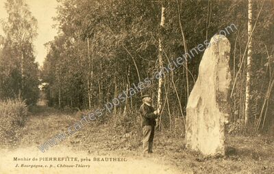 Carte postale ancienne Menhir de PIERREFITTE — Beautheil (Seine-et-Marne)