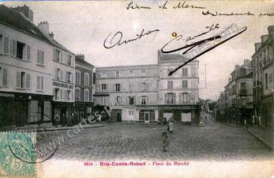 Carte postale ancienne Place du Marché — Brie-Comte-Robert (Seine-et-Marne)