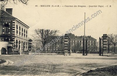 Carte postale ancienne Casernes des Dragons. - Quartier Pajol — Melun (Seine-et-Marne)