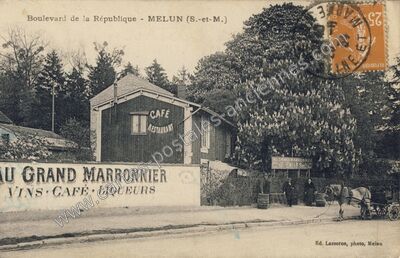 Carte postale ancienne Boulevard de la République — Melun (Seine-et-Marne)