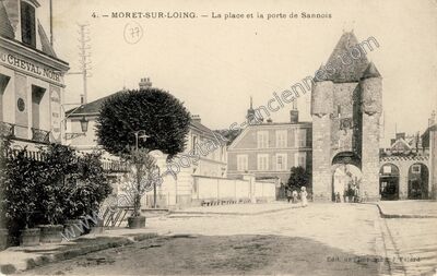 Carte postale ancienne La place et la porte de Sannois — Moret-sur-Loing (Seine-et-Marne)