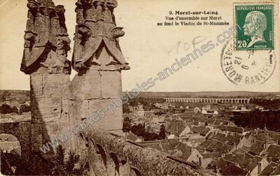 Carte postale ancienne Vue d'ensemble sur Moret au fond le Viaduc de St-Mammès — Moret-sur-Loing (Seine-et-Marne)