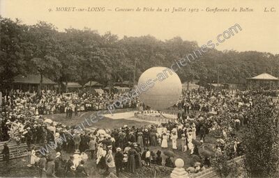 Carte postale ancienne Concours de Pêche du 21 Juillet 1912 - Gonflement du Ballon — Moret-sur-Loing (Seine-et-Marne)