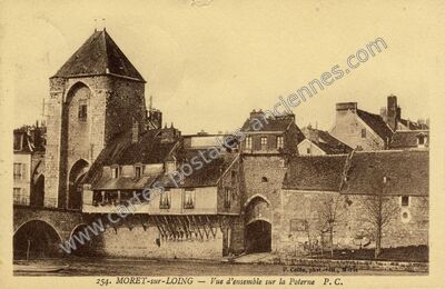 Carte postale ancienne Vue d'ensemble sur la Poterne — Moret-sur-Loing (Seine-et-Marne)