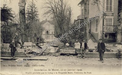 Carte postale ancienne Inondation, Dégâts produits par le Loing à la Propriété Butté, Faubourg du Pont — Moret-sur-Loing (Seine-et-Marne)