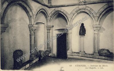 Carte postale ancienne Intérieur du Musée. La Chapelle — Nemours (Seine-et-Marne)