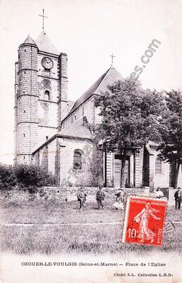Carte postale ancienne Place de l'Eglise — Ozouer-le-Voulgis (Seine-et-Marne)